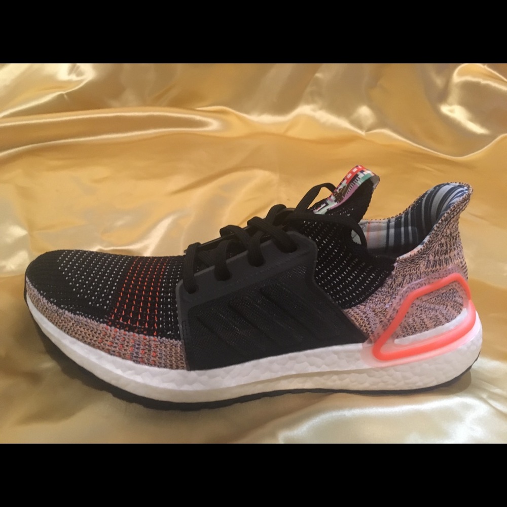 ADIDAS ULTRABOOST 19 W
(Black / Orange Glow)
